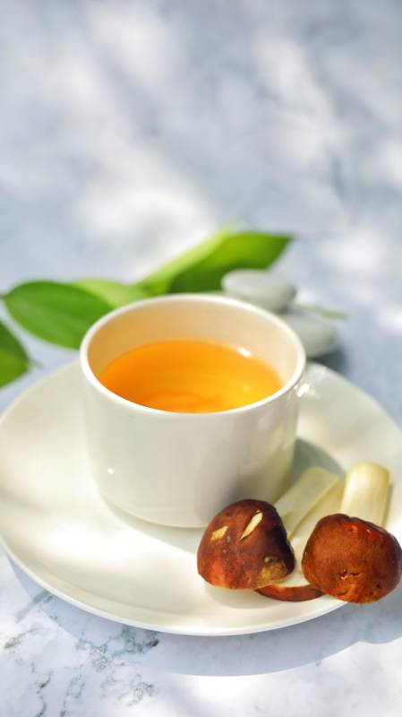 松茸茶与自然的和谐之美图片