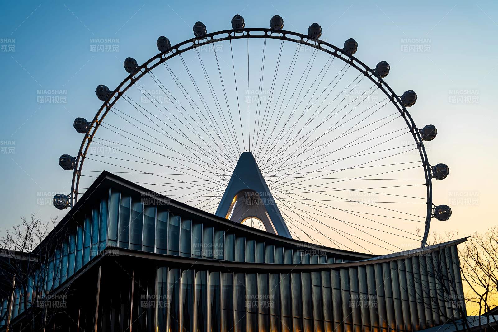 天津摩天轮与现代建筑图片