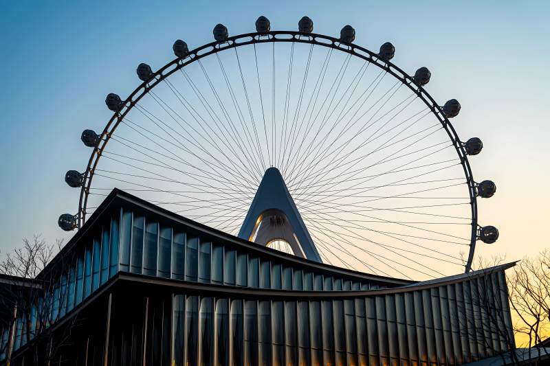 天津摩天轮与现代建筑图片