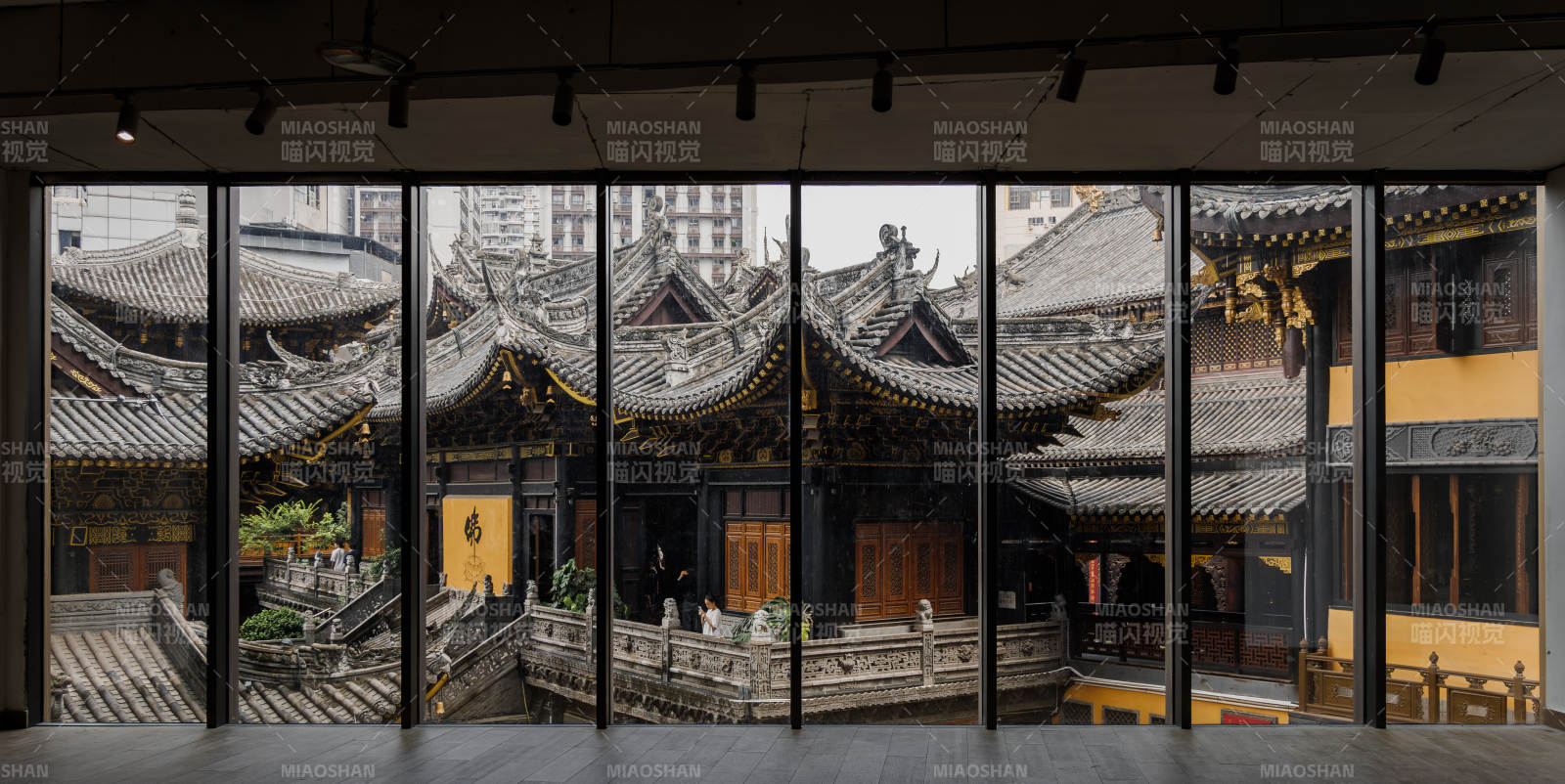 重庆古建筑庭院的现代视角图片