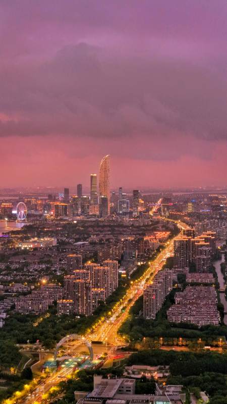 苏州城市夜景 霓虹闪烁图片