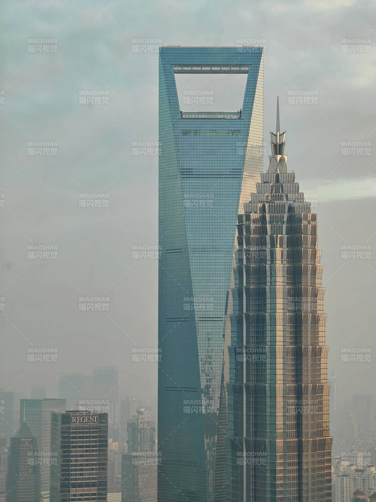 上海双塔摩天大楼图片