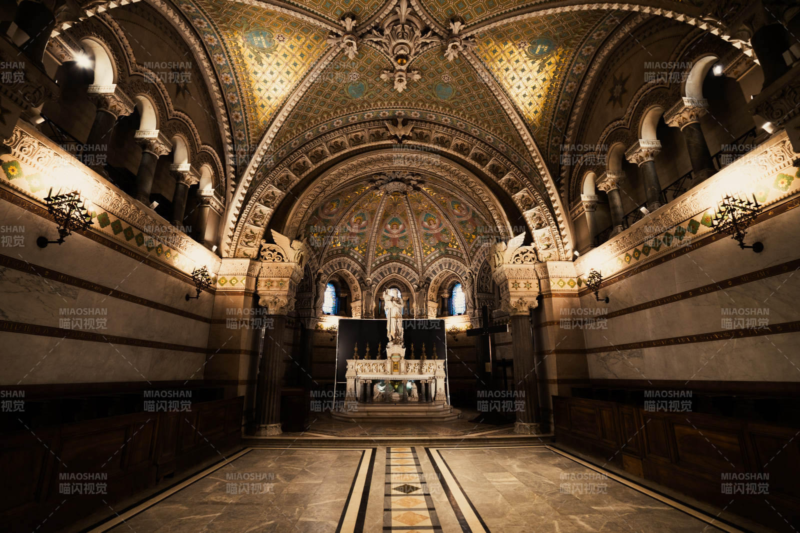 英国华丽教堂内部景象图片