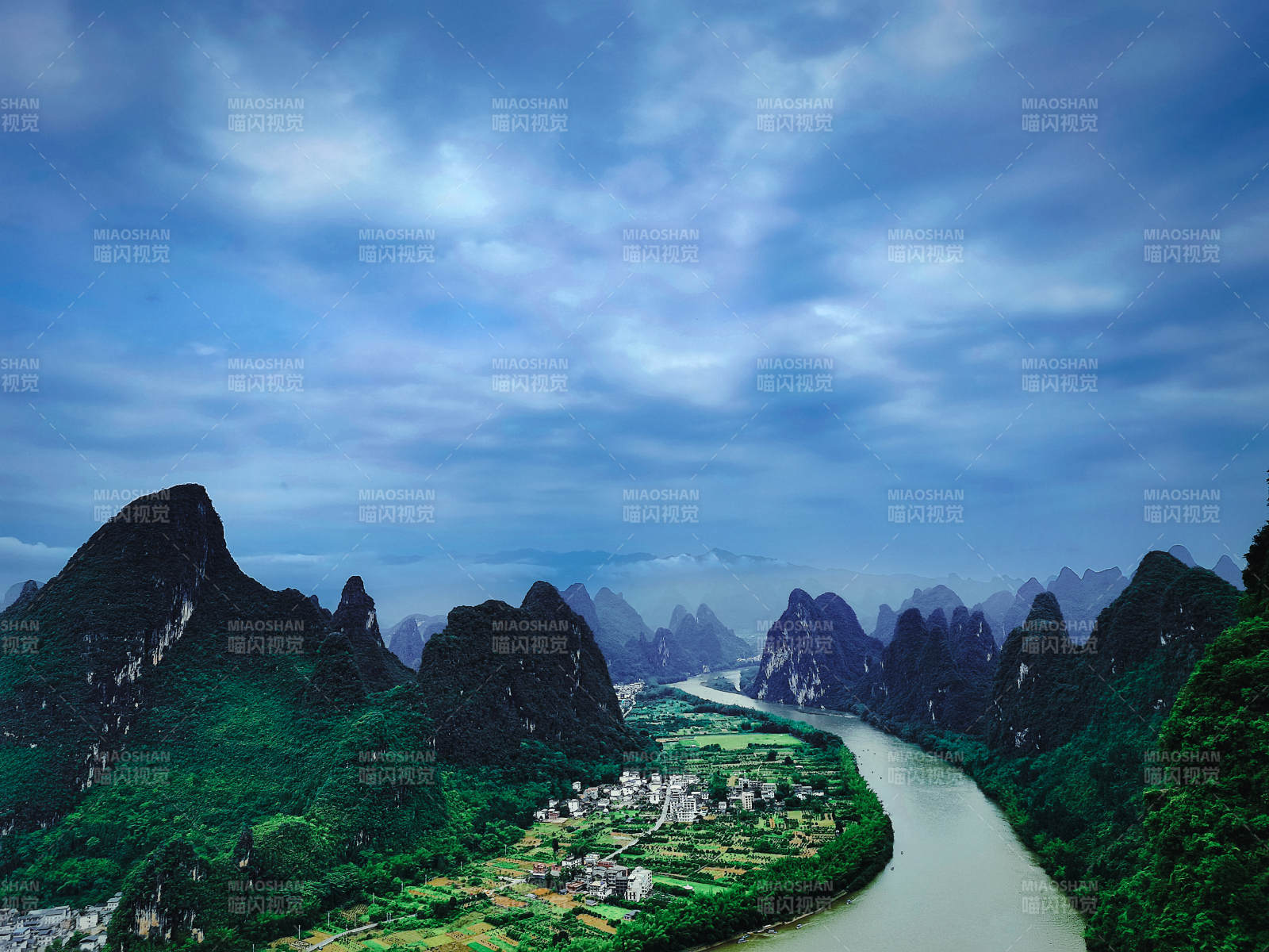 漓江山水 云雾缭绕图片