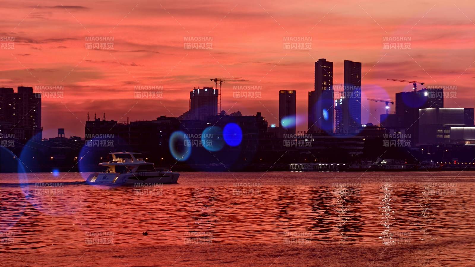 城市夜景与水面倒影 （广州珠江边夕照）图片