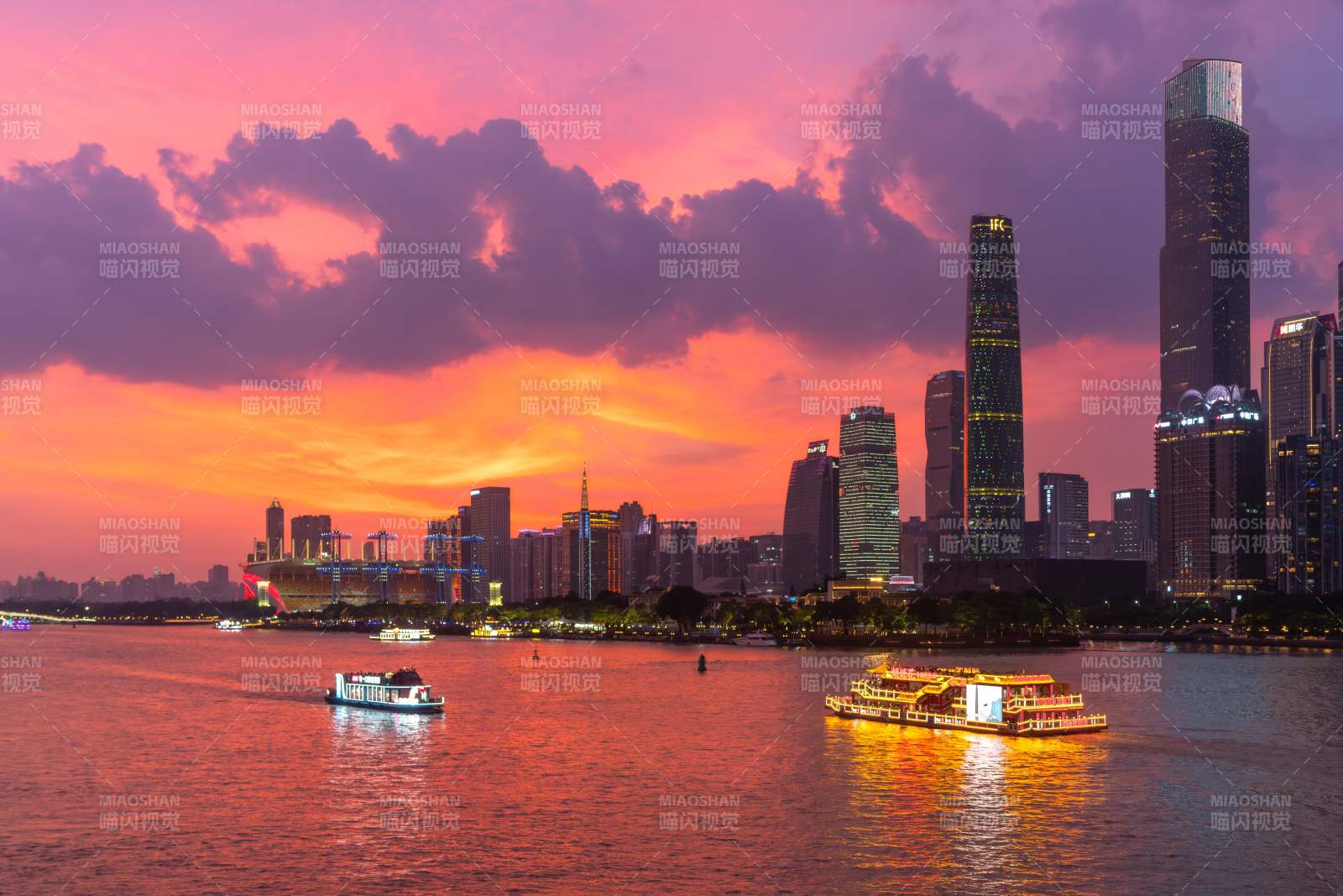 珠江夜景 城市霓虹璀璨图片
