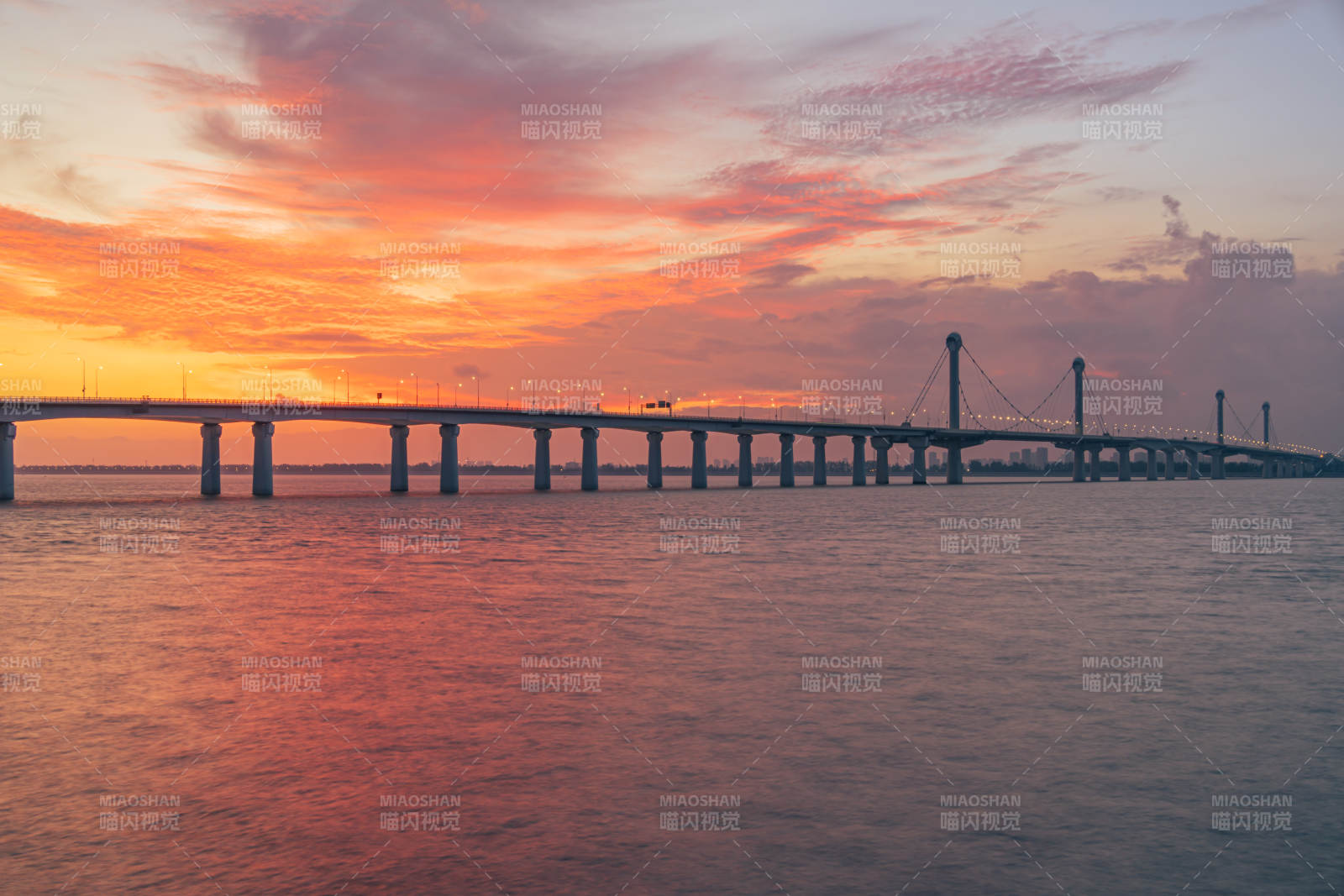 夕阳下的跨江大桥--江东大桥图片