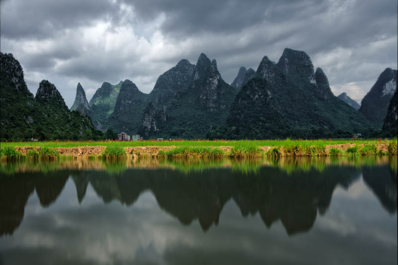 桂林山水倒影 静谧田园图片