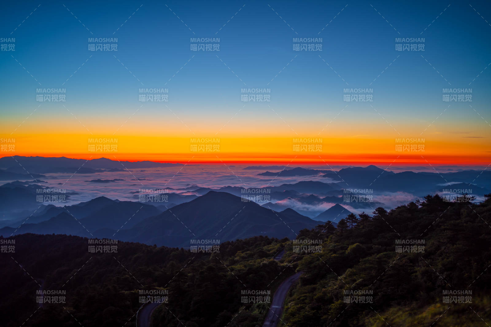 山间日出 云海缭绕--临安牵牛岗图片