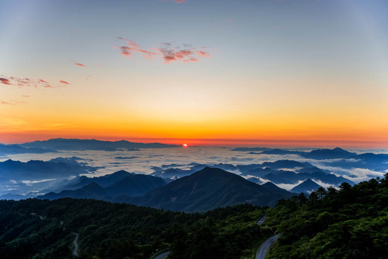 临安牵牛岗山间日出云海仙境图片