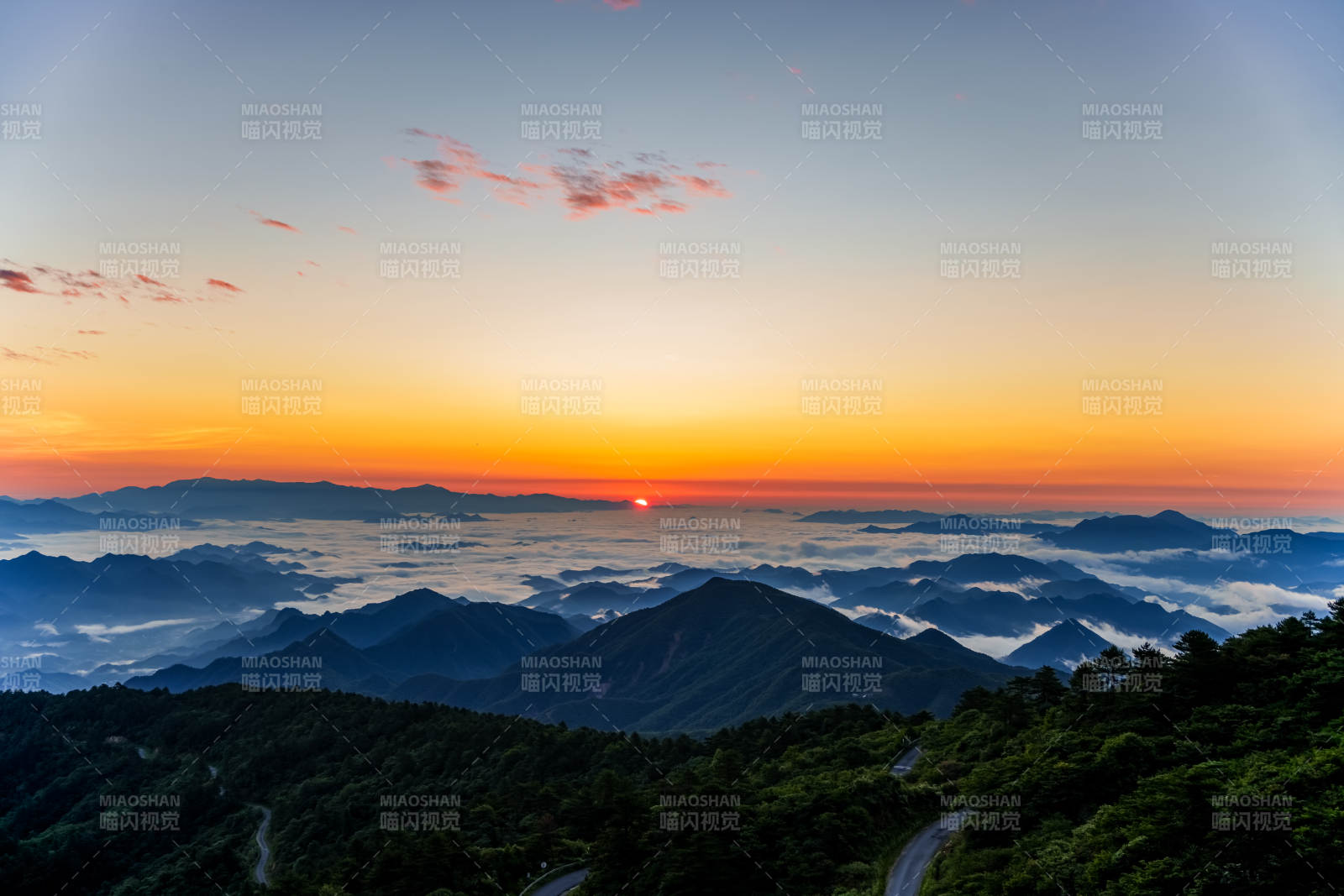 临安牵牛岗山间日出云海仙境图片