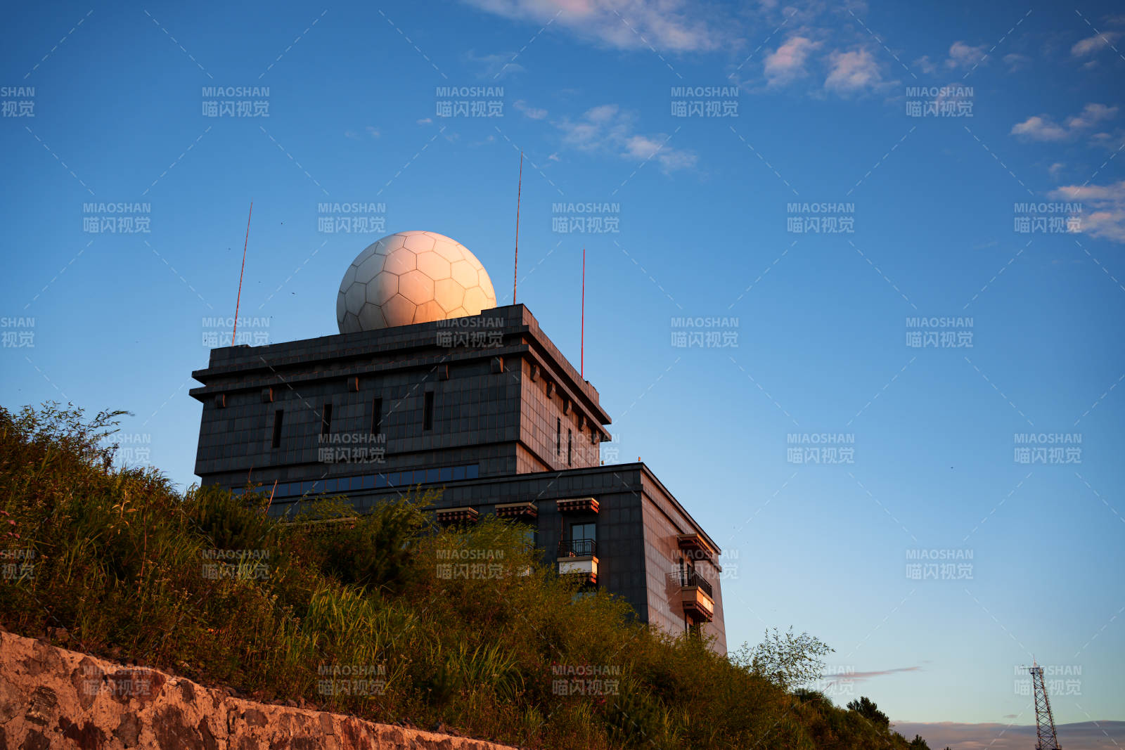 雷达站日落景象图片