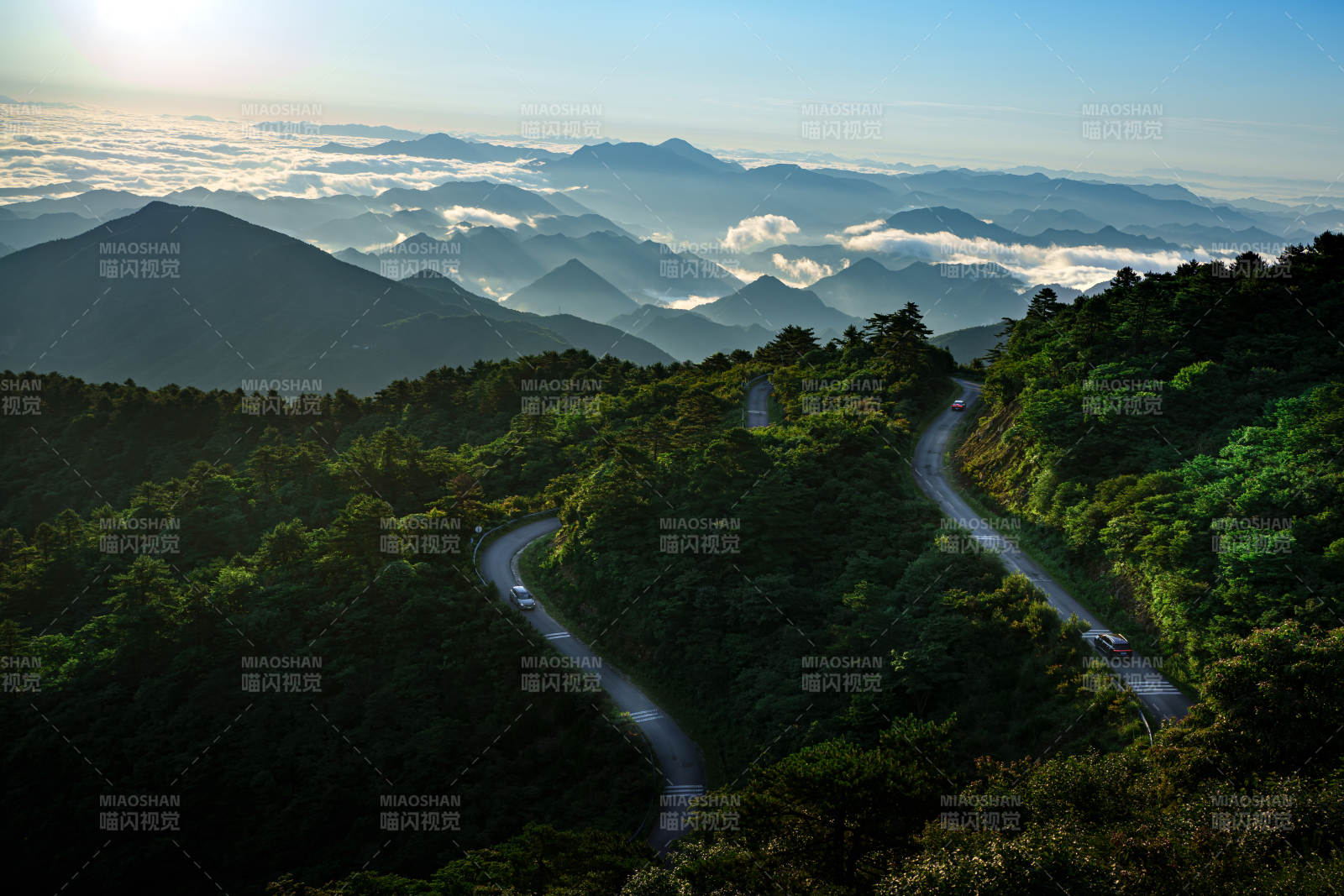 云海山间蜿蜒路--临安牵牛岗图片