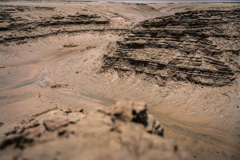江边的泥岩地貌-钱塘江图片