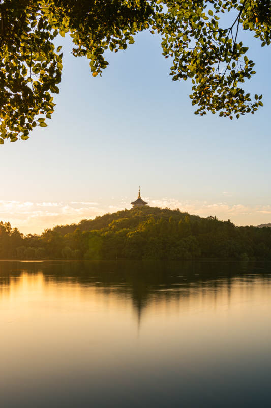 湖畔塔影 夕阳映翠-杭州西湖图片