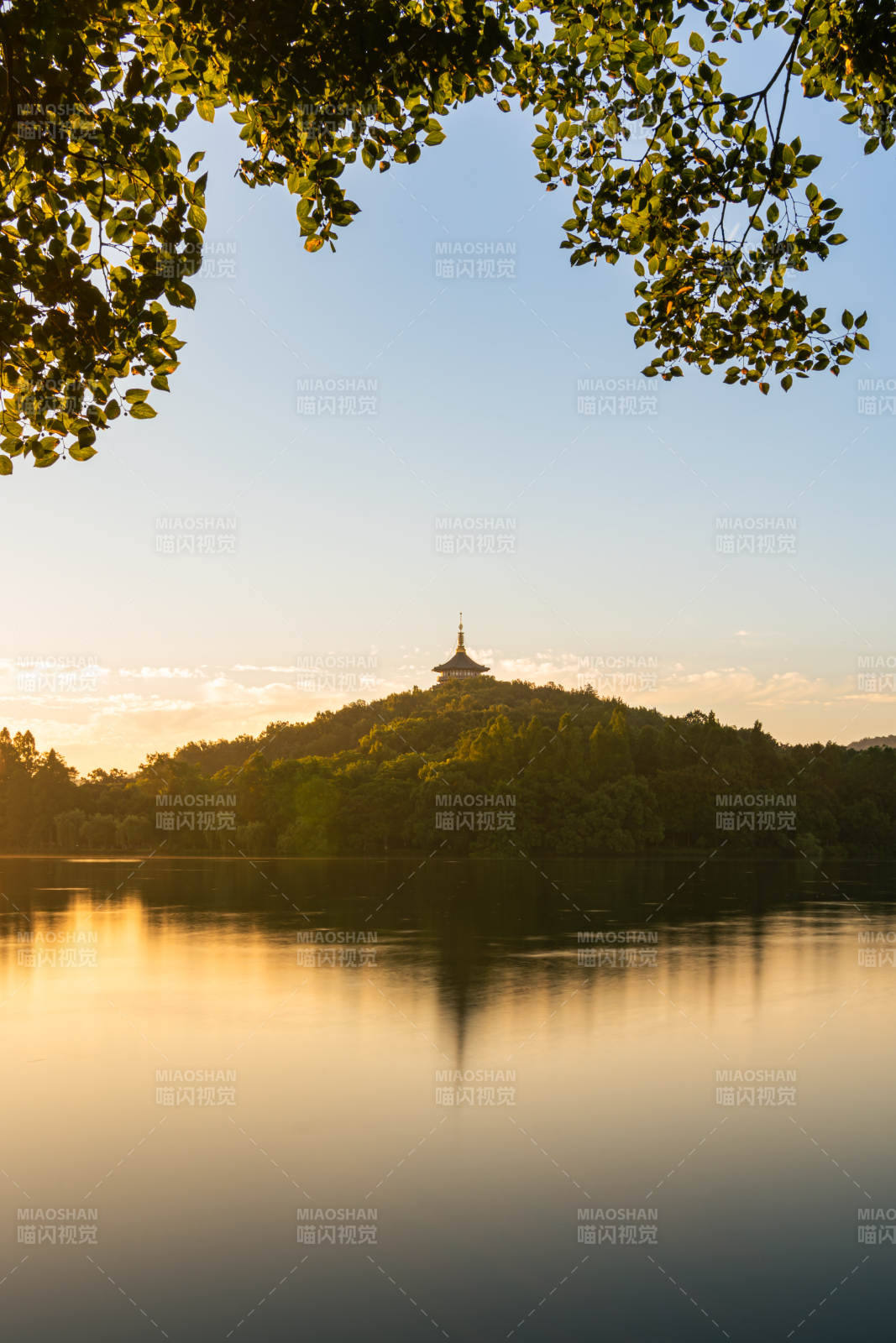 湖畔塔影 夕阳映翠-杭州西湖图片
