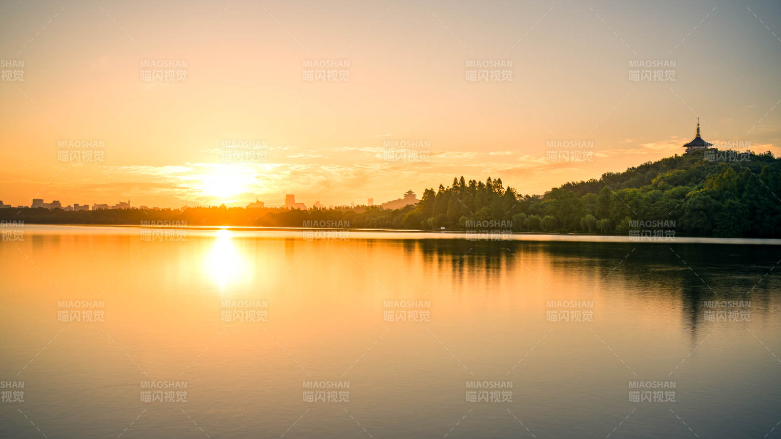 湖畔夕阳映塔影--西湖雷峰塔图片