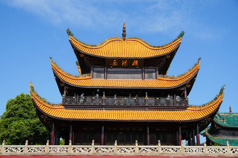 岳阳楼 千年古韵映蓝天图片