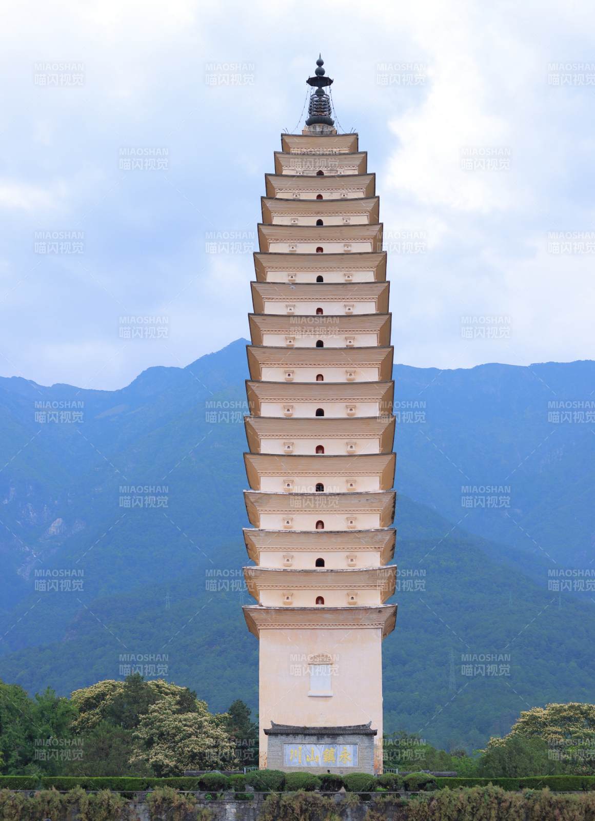 崇圣寺三塔之一图片