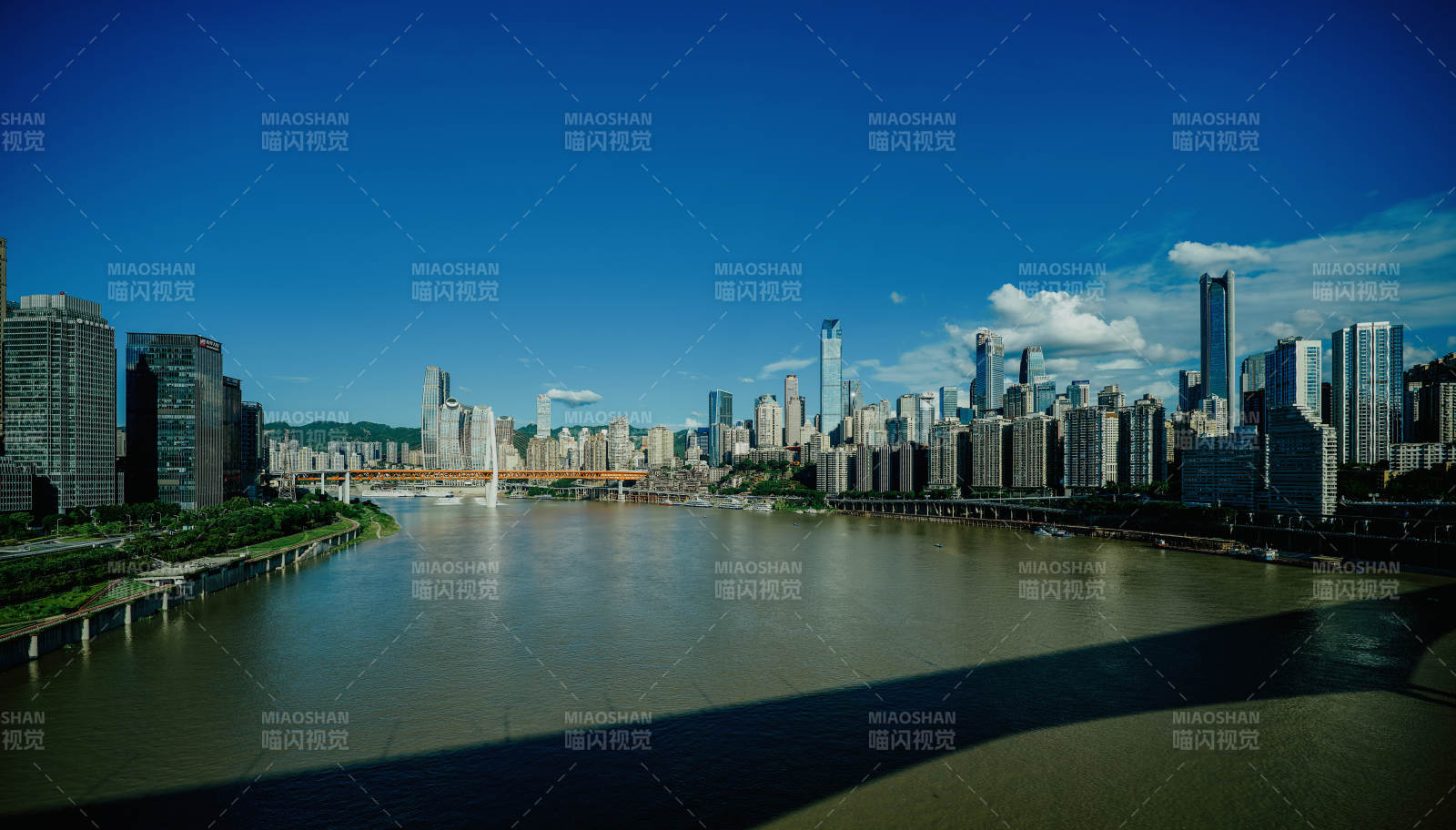 重庆城市江景 高楼林立图片