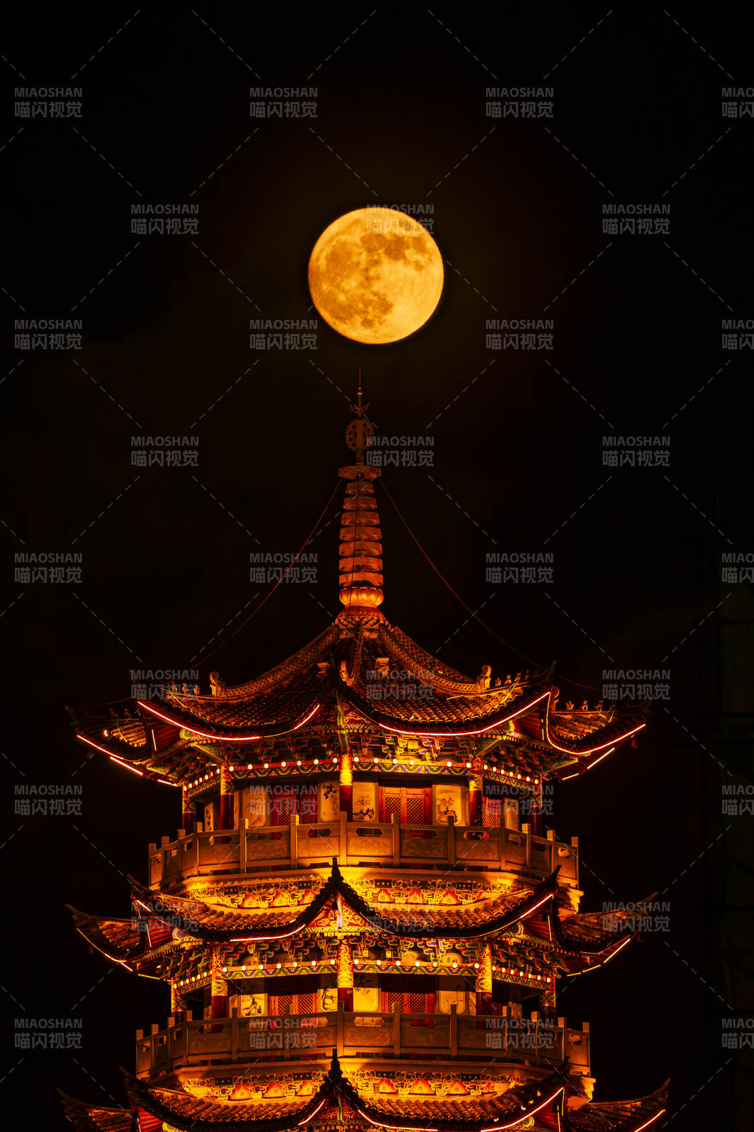 古塔红月，云南普洱澜沧图片