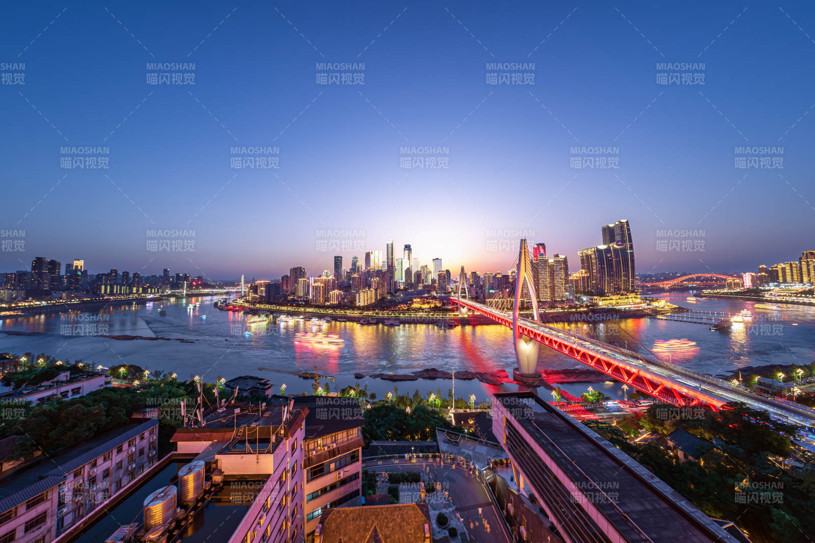 夜幕下的重庆灯火辉煌图片