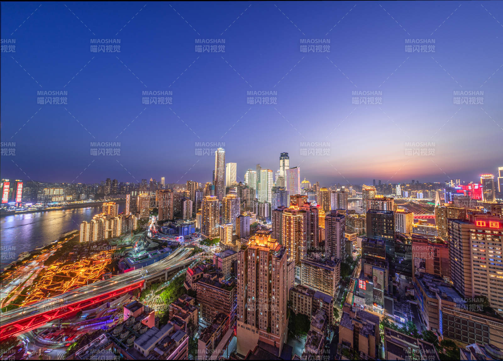 夜幕下的重庆灯火辉煌图片