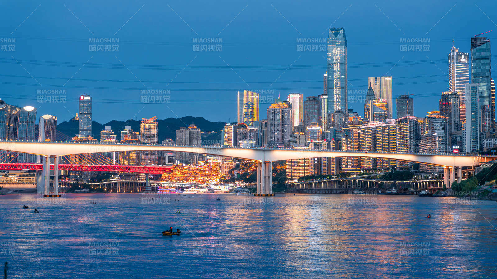 重庆夜景 桥梁与高楼辉映图片