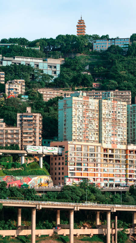 重庆山城建筑与轻轨风光图片