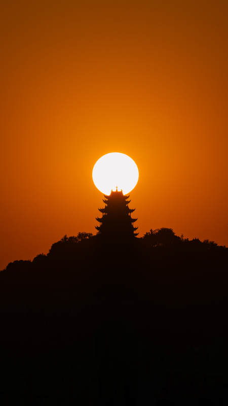 鸿恩阁夕阳塔影映山巅图片