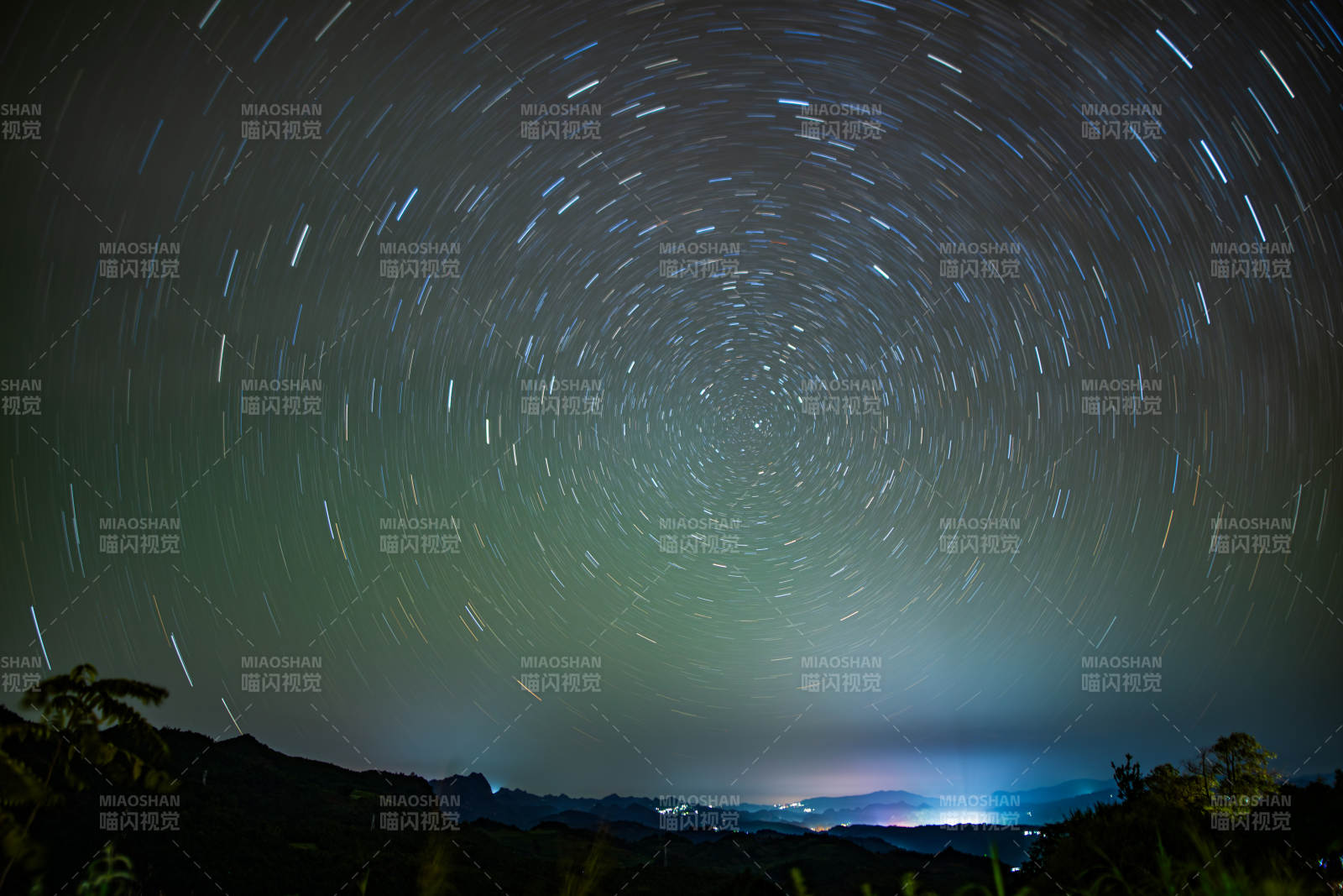 星空轨迹夜景图图片