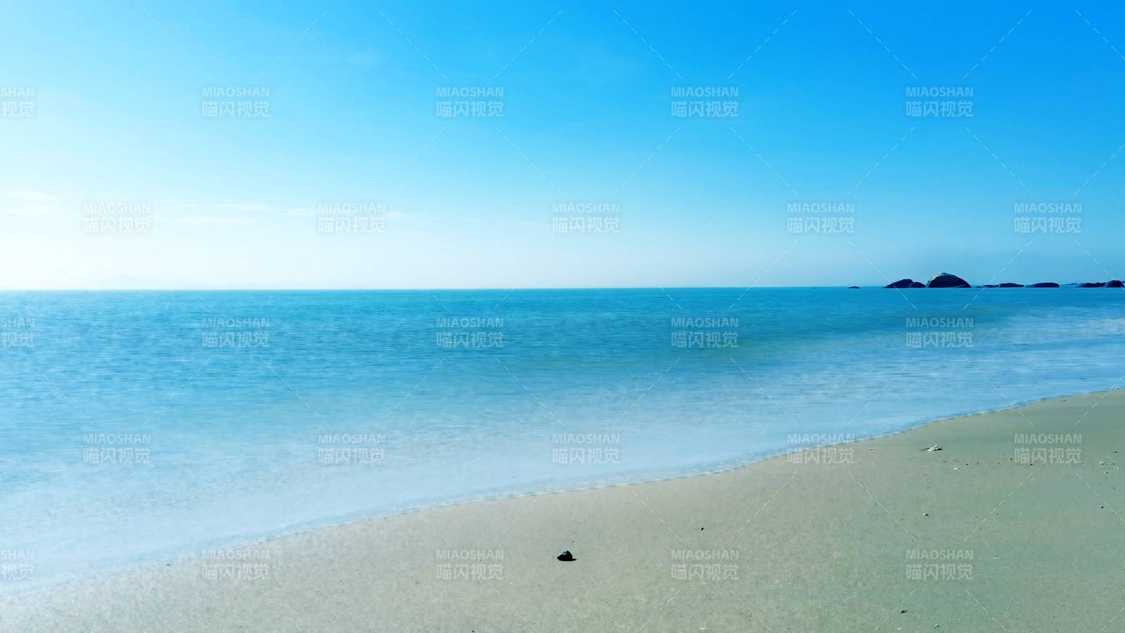 宁静的海滩与蓝天厦门的海边图片