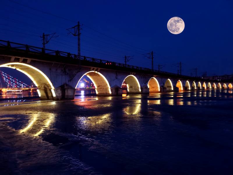 月夜桥影 静谧河畔老家的桥图片