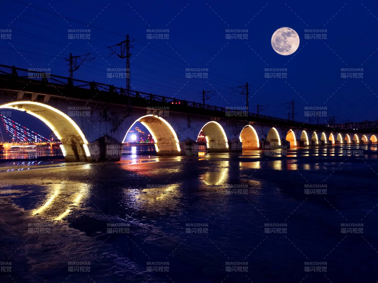 月夜桥影 静谧河畔老家的桥图片