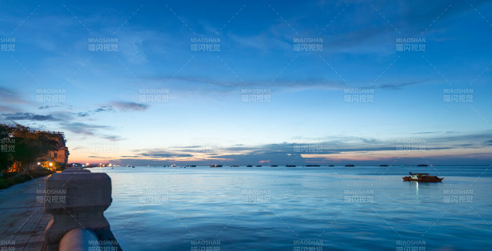 广西北海海边黄昏 宁静时光图片