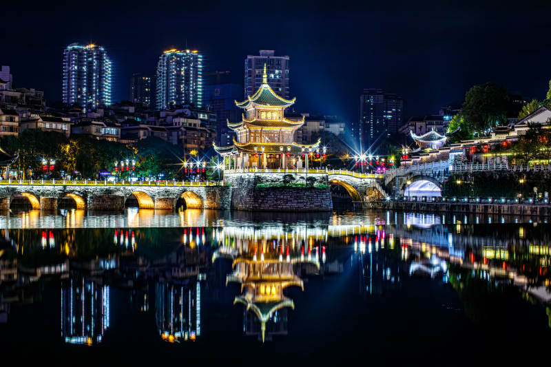 夜色中的贵阳甲秀楼图片