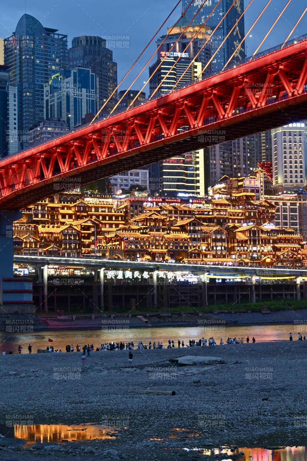 重庆夜景 洪崖洞与千厮门大桥图片