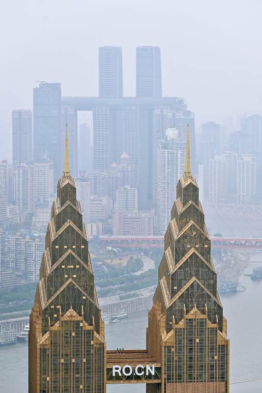 双塔映江 城市天际线图片