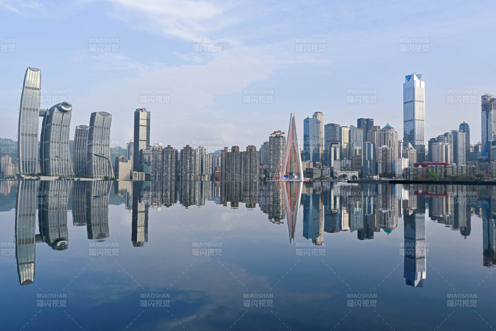 重庆城市天际线倒影美景图片