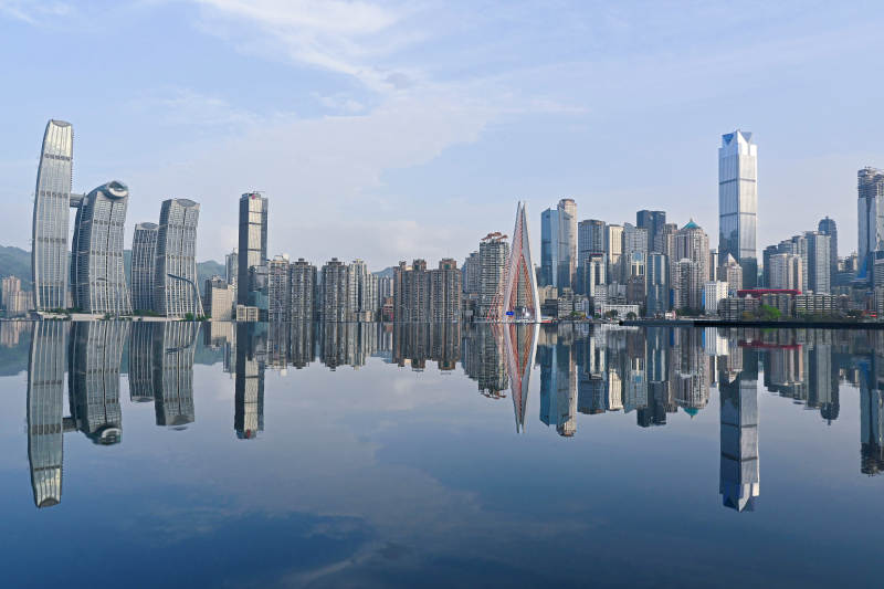 重庆城市天际线倒影美景图片