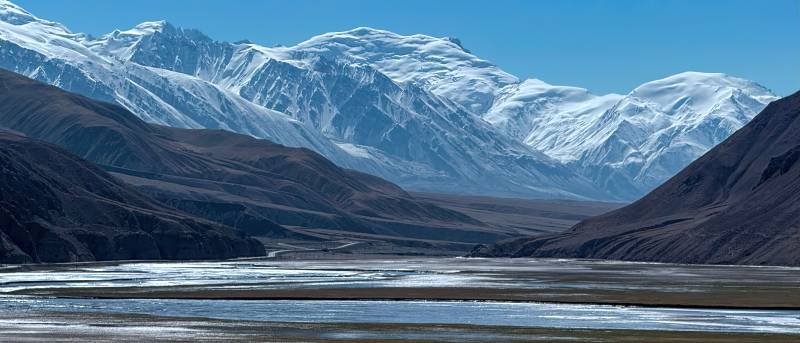 雪山峡谷河流图片
