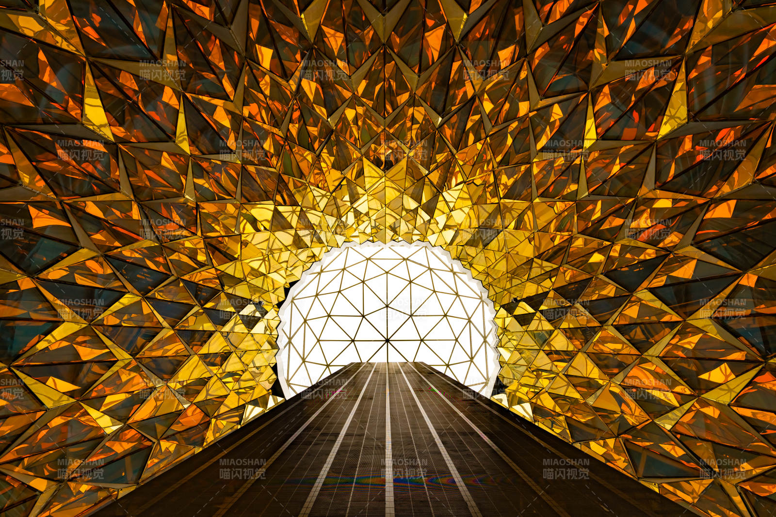 金色几何隧道光芒闪耀-金鹰世界G酒店图片