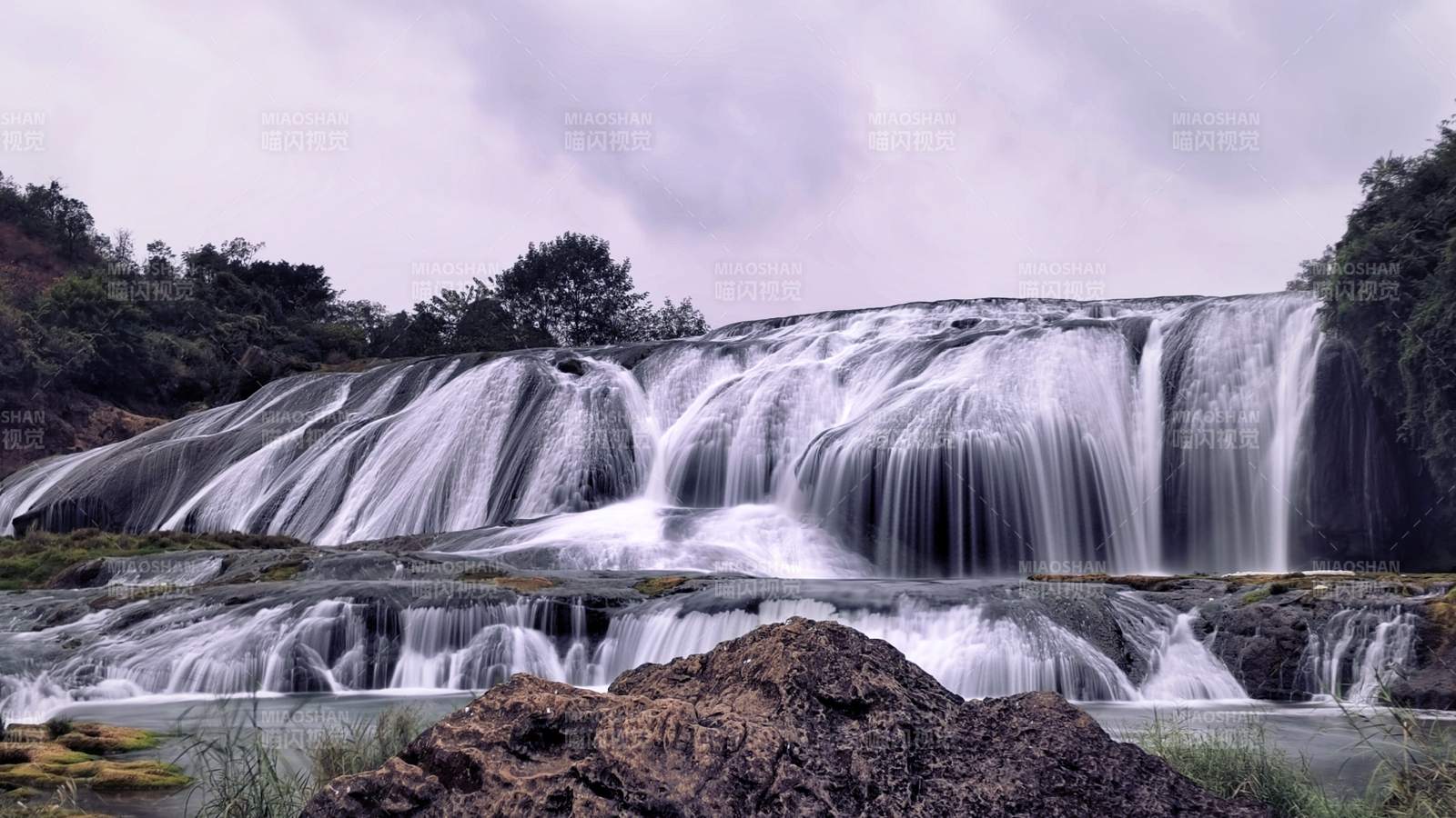 瀑布飞流 水雾缭绕--黄果树瀑布图片