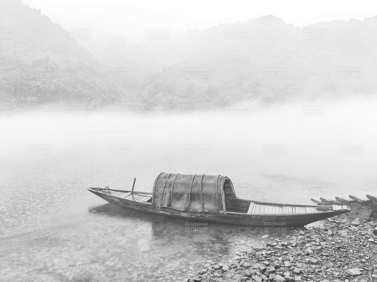 雾中孤舟 静谧山水--新安江图片