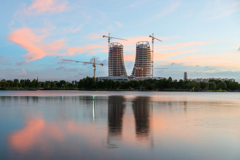 湖畔双塔映朝霞--杭州临平图片