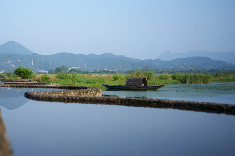 湖畔静谧 小舟悠然--新安江图片