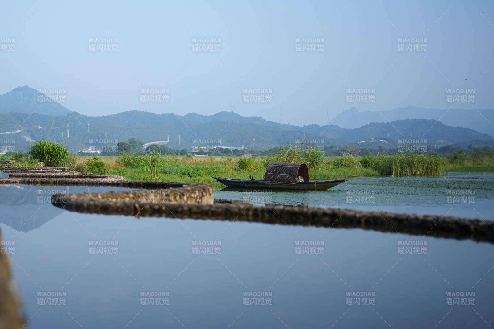 湖畔静谧 小舟悠然--新安江图片
