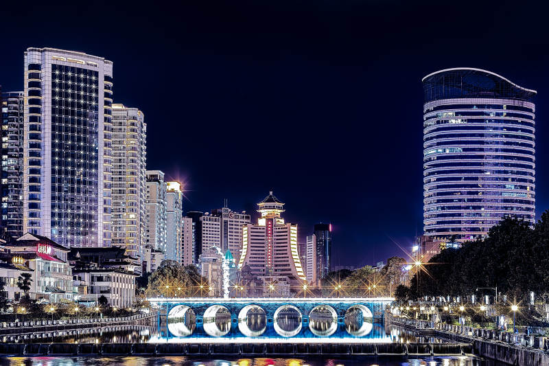 贵州省贵阳市夜景城市桥梁灯火辉煌图片