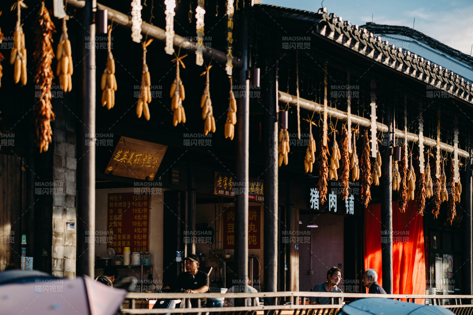 古镇街景 腊味飘香图片