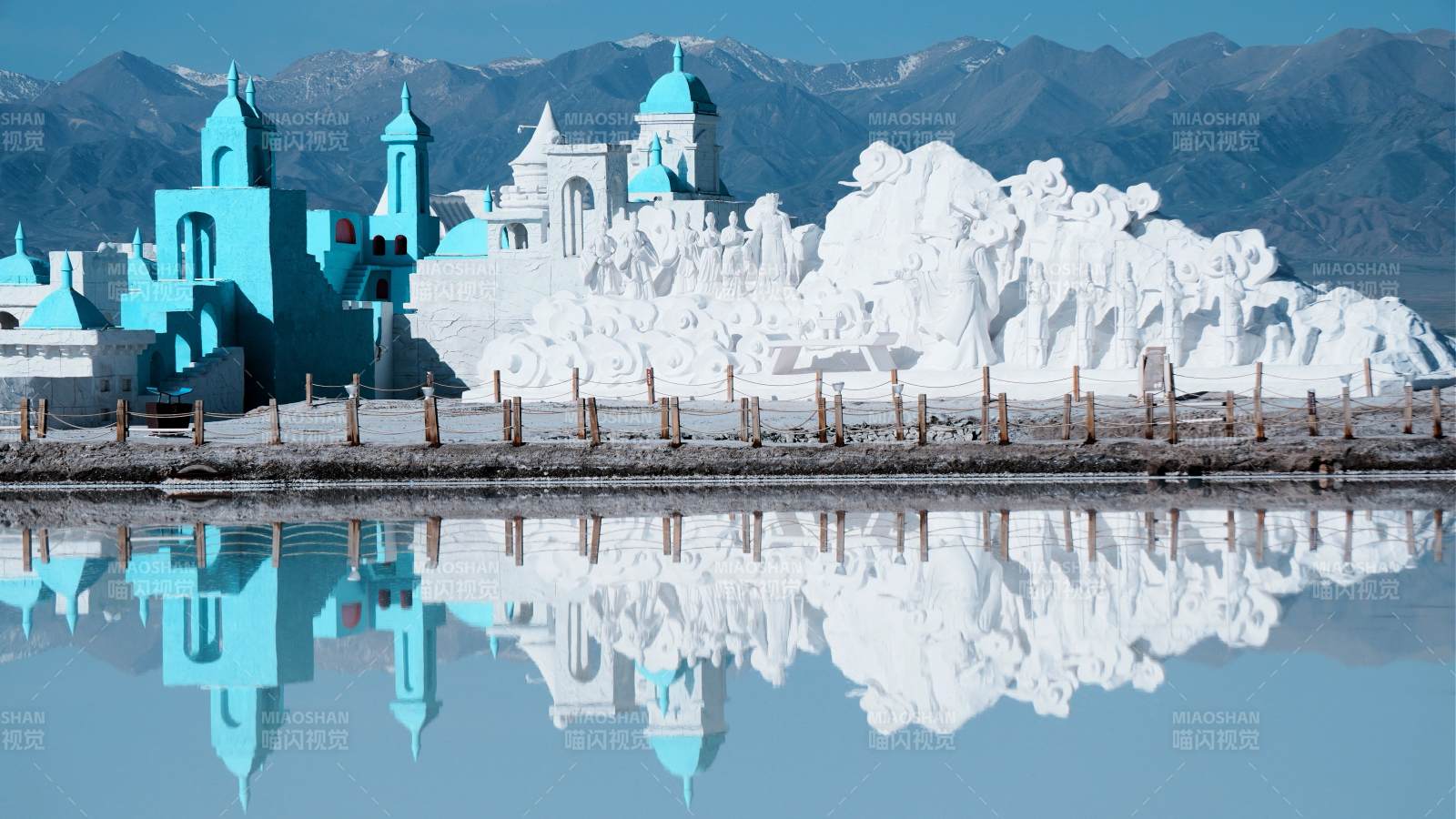 茶卡盐湖的盐雕，天空之镜图片